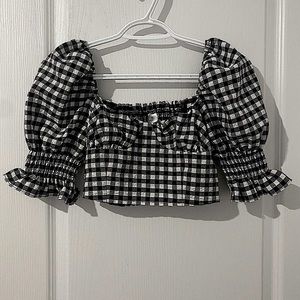 Stunning houndstooth pattern top from H&M.